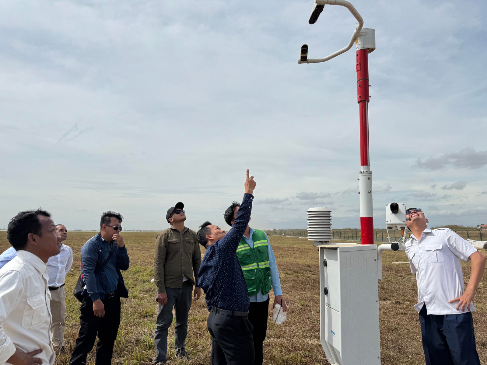 សកម្មភាពចុះត្រួតពិនិត្យទីតាំង និង ការតម្លើងឧបករណ៍ឧតុនិយមនៅអាកាសយានដ្ឋានអន្តរជាតិតេជោ Image 154