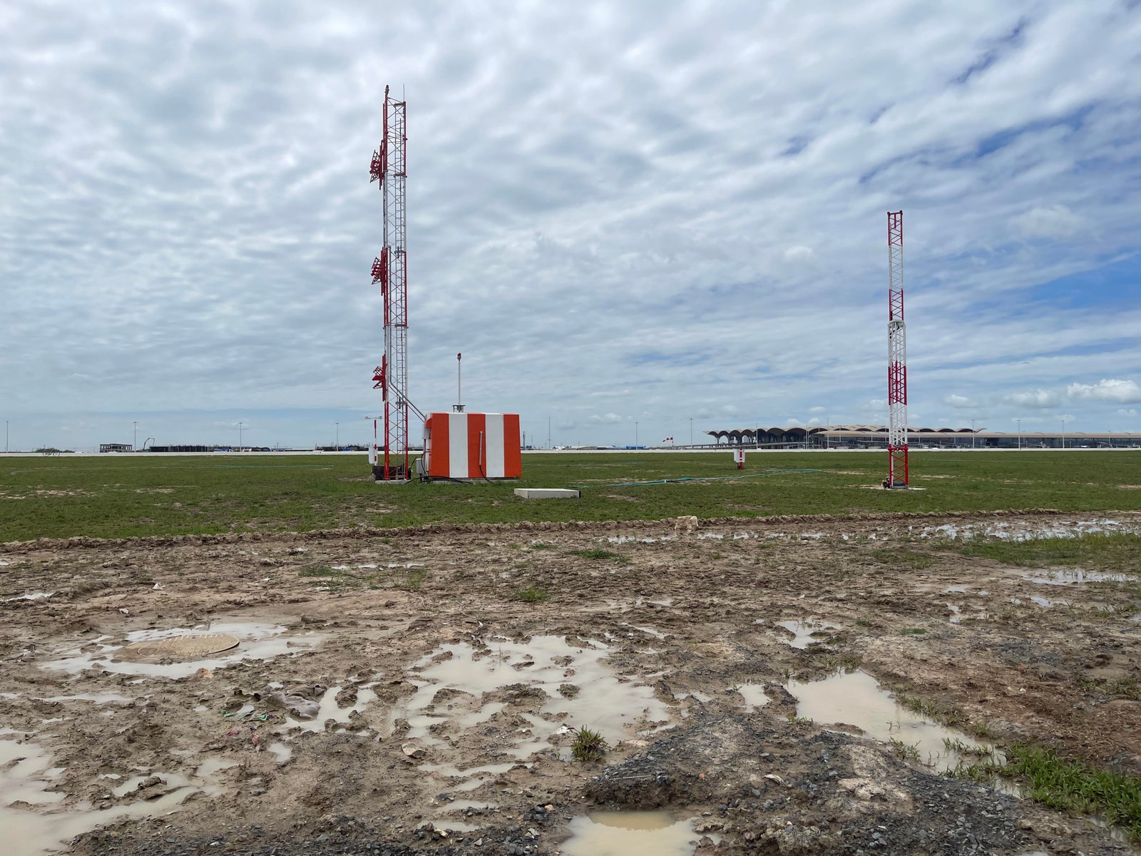 សកម្មភាពចុះត្រួតពិនិត្យទីតាំង និង ការតម្លើងឧបករណ៍ឧតុនិយមនៅអាកាសយានដ្ឋានអន្តរជាតិតេជោ Image 173