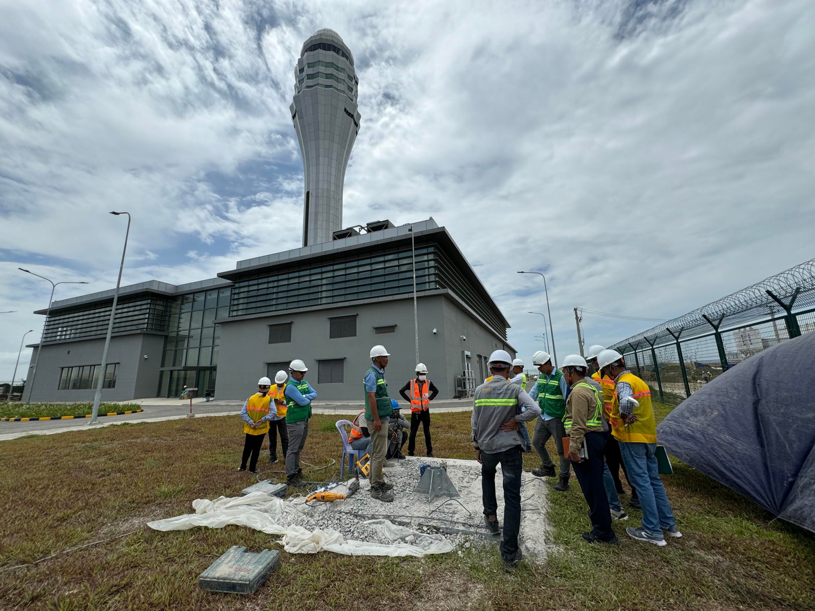 សកម្មភាពចុះត្រួតពិនិត្យទីតាំង និង ការតម្លើងឧបករណ៍ឧតុនិយមនៅអាកាសយានដ្ឋានអន្តរជាតិតេជោ Image 157