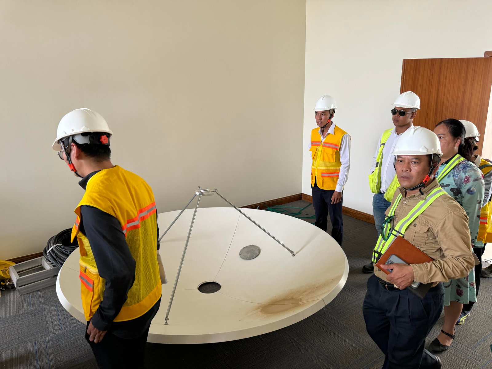 សកម្មភាពចុះត្រួតពិនិត្យទីតាំង និង ការតម្លើងឧបករណ៍ឧតុនិយមនៅអាកាសយានដ្ឋានអន្តរជាតិតេជោ Image 158