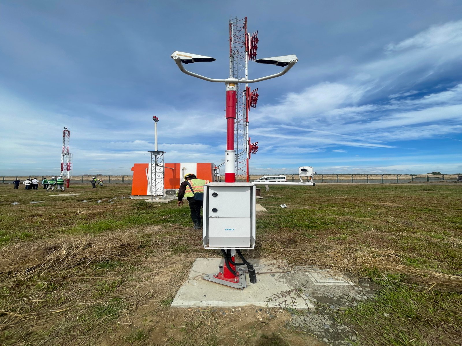 សកម្មភាពចុះត្រួតពិនិត្យទីតាំង និង ការតម្លើងឧបករណ៍ឧតុនិយមនៅអាកាសយានដ្ឋានអន្តរជាតិតេជោ Image 178