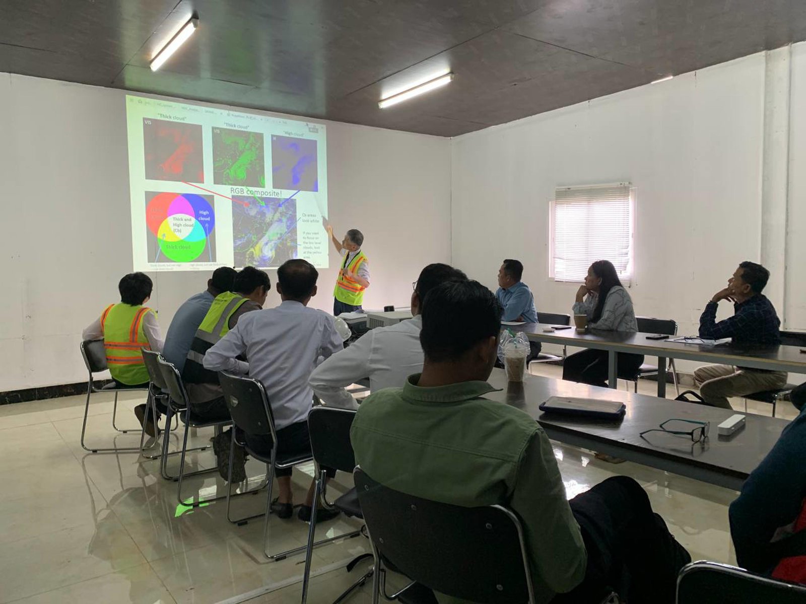 សកម្មភាពចុះហត្ថលេខា និងវគ្គបណ្តុះបណ្តាល (SAT) លើឧបករណ៍ HimawariCast Satellite នៅអាកាសយានដ្ឋានអន្តរជាតិតេជោ Image 220