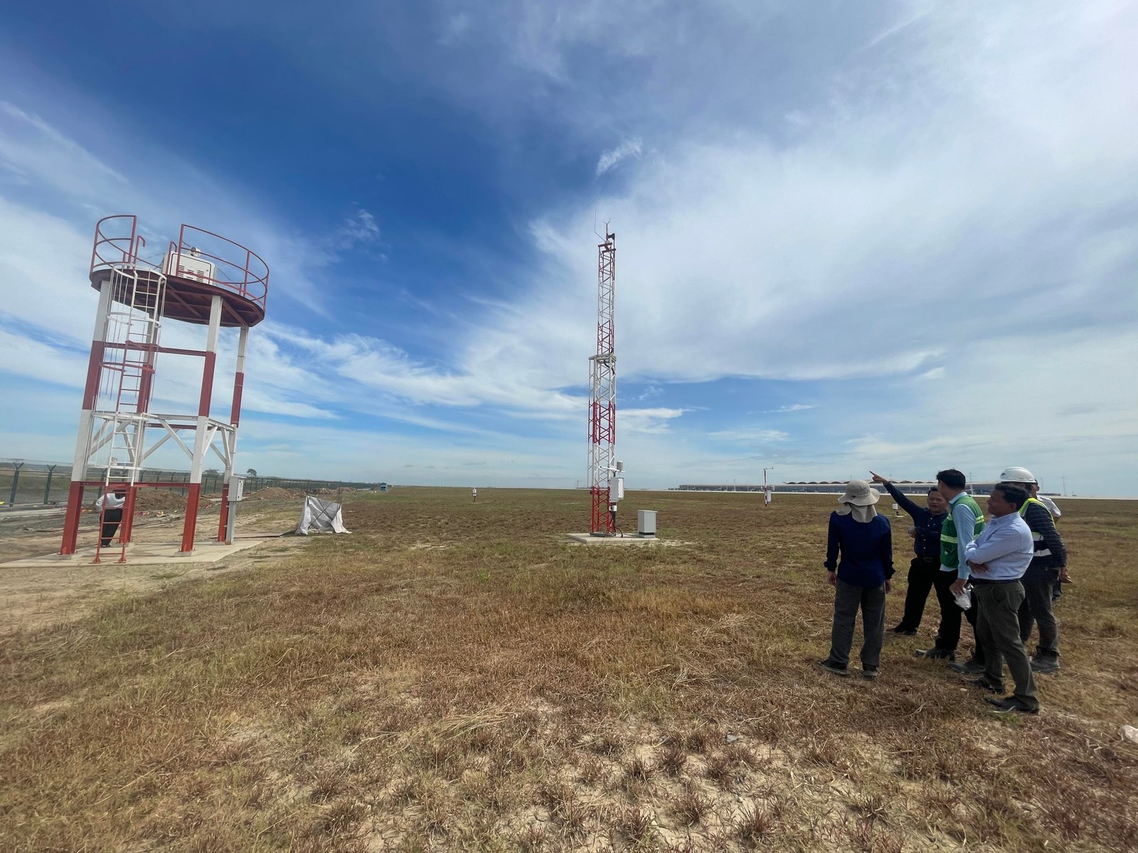 សកម្មភាពចុះត្រួតពិនិត្យទីតាំង និង ការតម្លើងឧបករណ៍ឧតុនិយមនៅអាកាសយានដ្ឋានអន្តរជាតិតេជោ Image 147