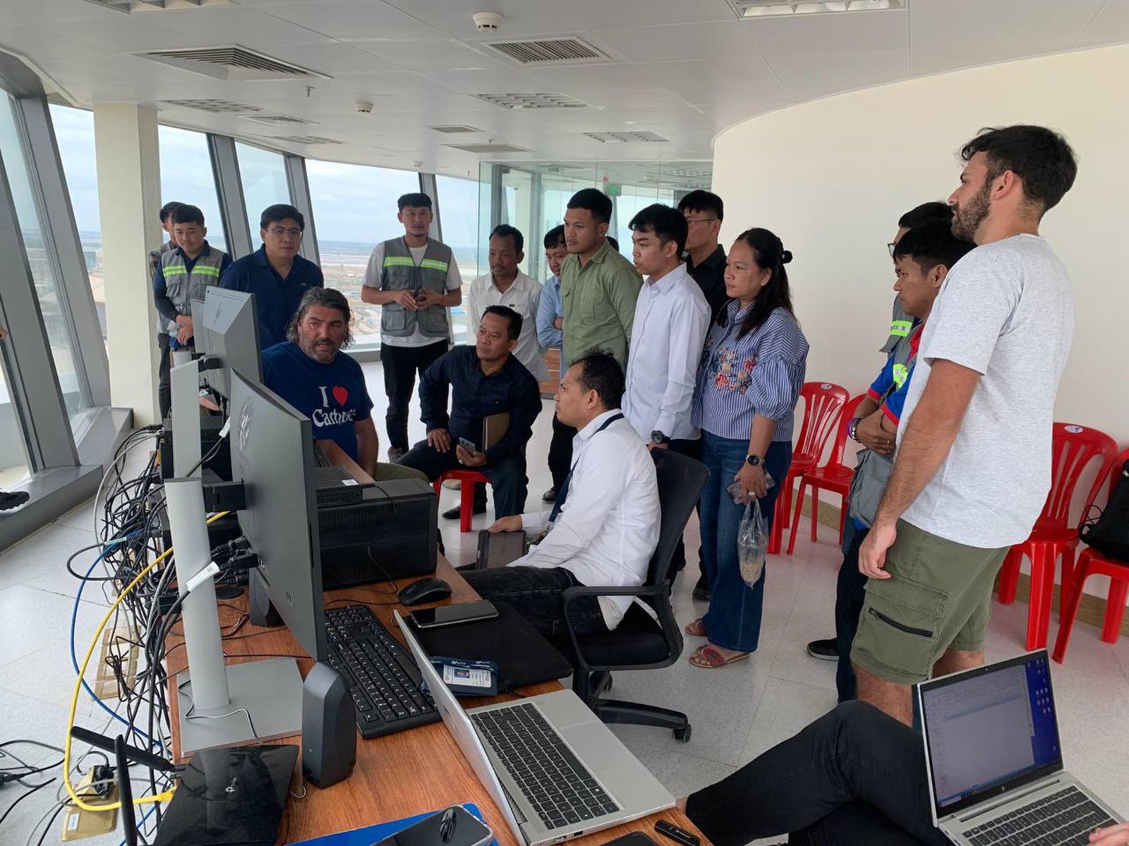 សកម្មភាពបណ្តុះបណ្តាល និងធ្វើ SAT ស្តីពីឧបករណ៍D-ATIS នៅអាកាសយានដ្ឋានអន្តរជាតិតេជោ Image 191