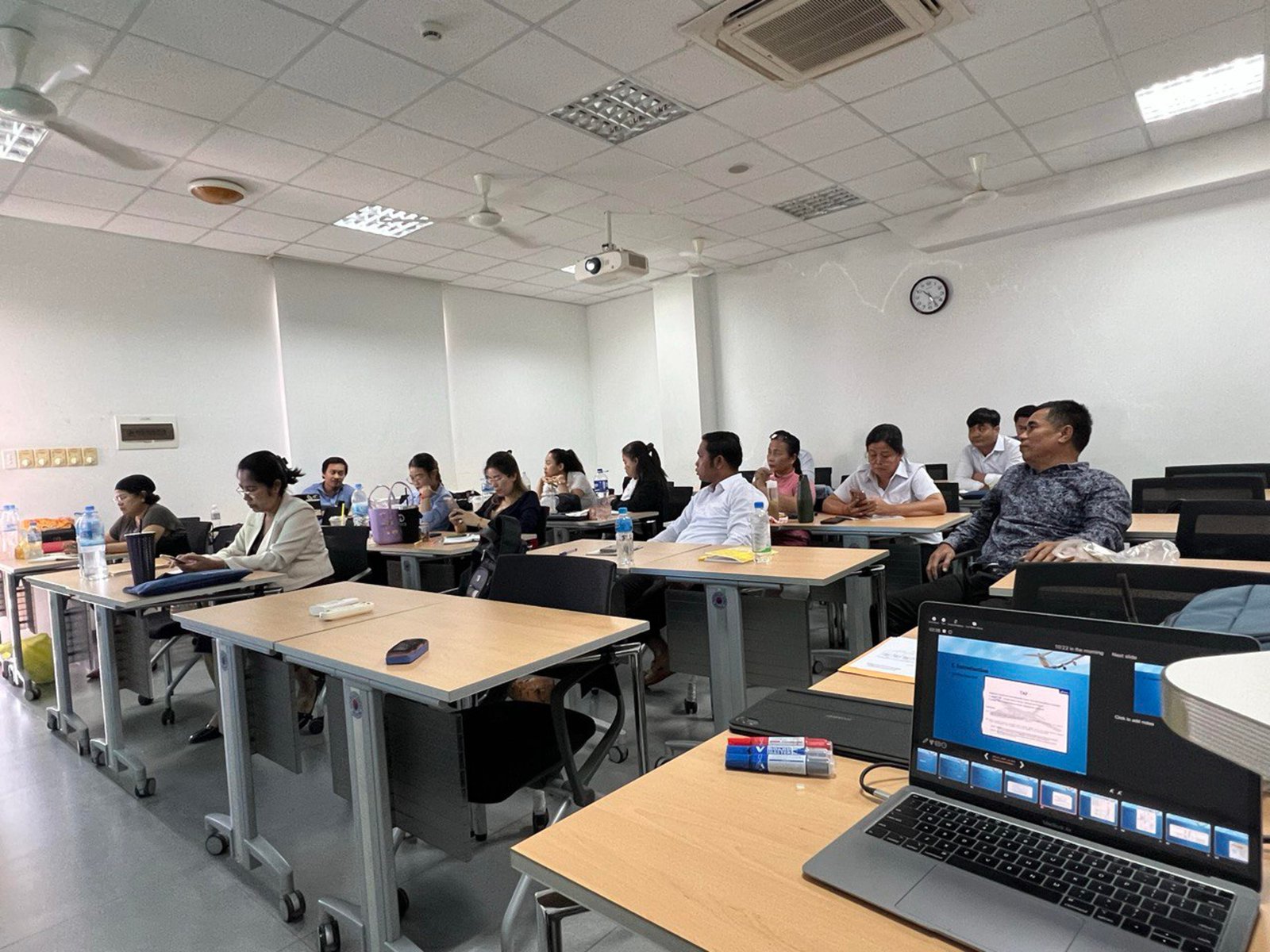 វគ្គបណ្ដុះបណ្ដាលទៅលើជំនាញ “ព័ត៌មានឧតុនិយមសម្រាប់សេវាកម្មនាំផ្លូវអាកាស” Image 314