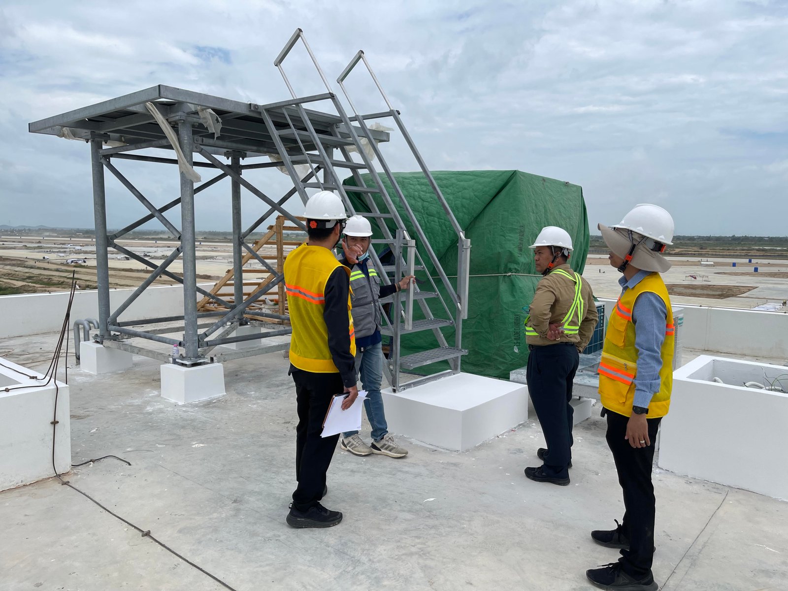 សកម្មភាពចុះត្រួតពិនិត្យទីតាំង និង ការតម្លើងឧបករណ៍ឧតុនិយមនៅអាកាសយានដ្ឋានអន្តរជាតិតេជោ Image 169