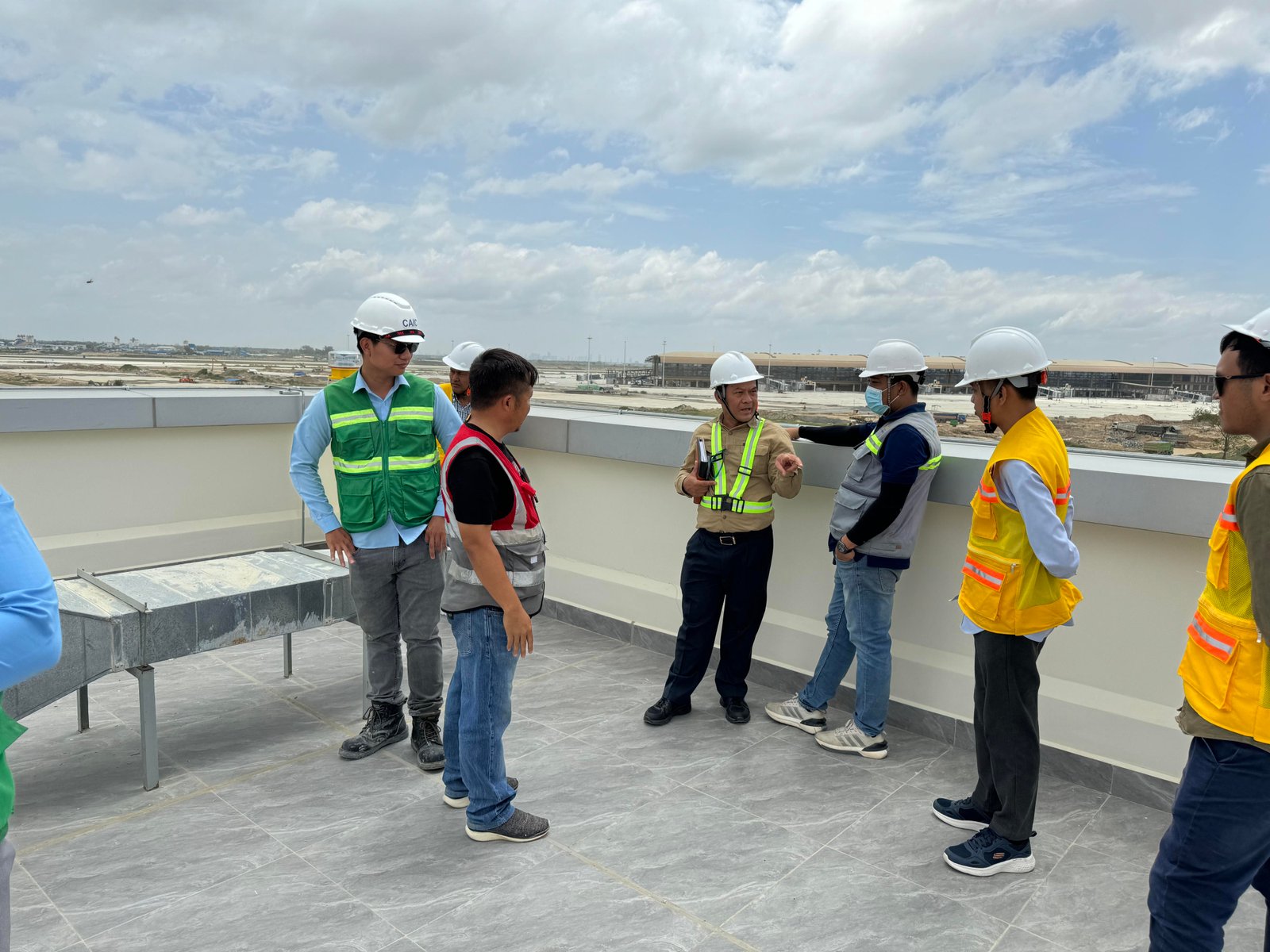 សកម្មភាពចុះត្រួតពិនិត្យទីតាំង និង ការតម្លើងឧបករណ៍ឧតុនិយមនៅអាកាសយានដ្ឋានអន្តរជាតិតេជោ Image 170