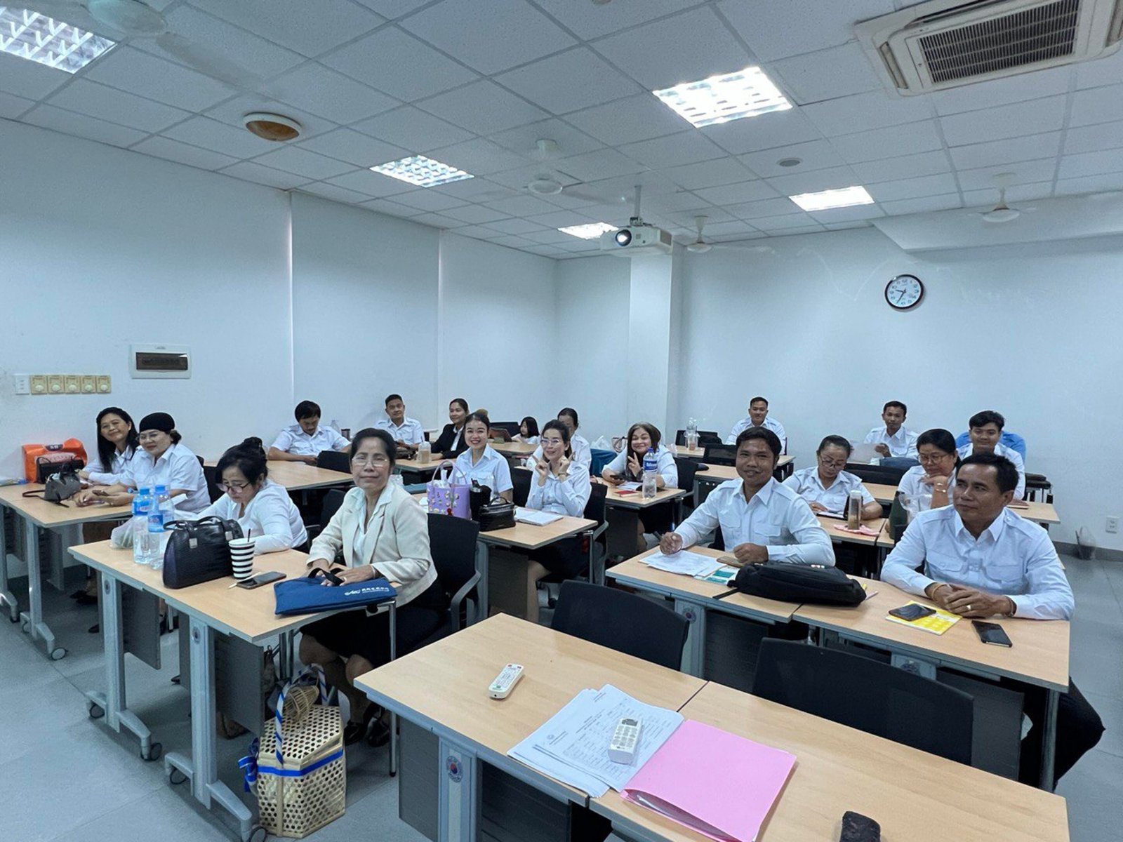 វគ្គបណ្ដុះបណ្ដាលទៅលើជំនាញ “ព័ត៌មានឧតុនិយមសម្រាប់សេវាកម្មនាំផ្លូវអាកាស” Image 316