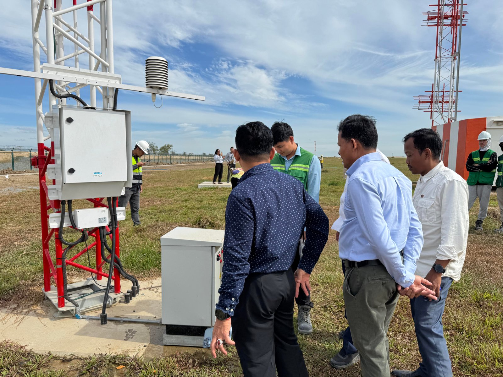 សកម្មភាពចុះត្រួតពិនិត្យទីតាំង និង ការតម្លើងឧបករណ៍ឧតុនិយមនៅអាកាសយានដ្ឋានអន្តរជាតិតេជោ Image 152