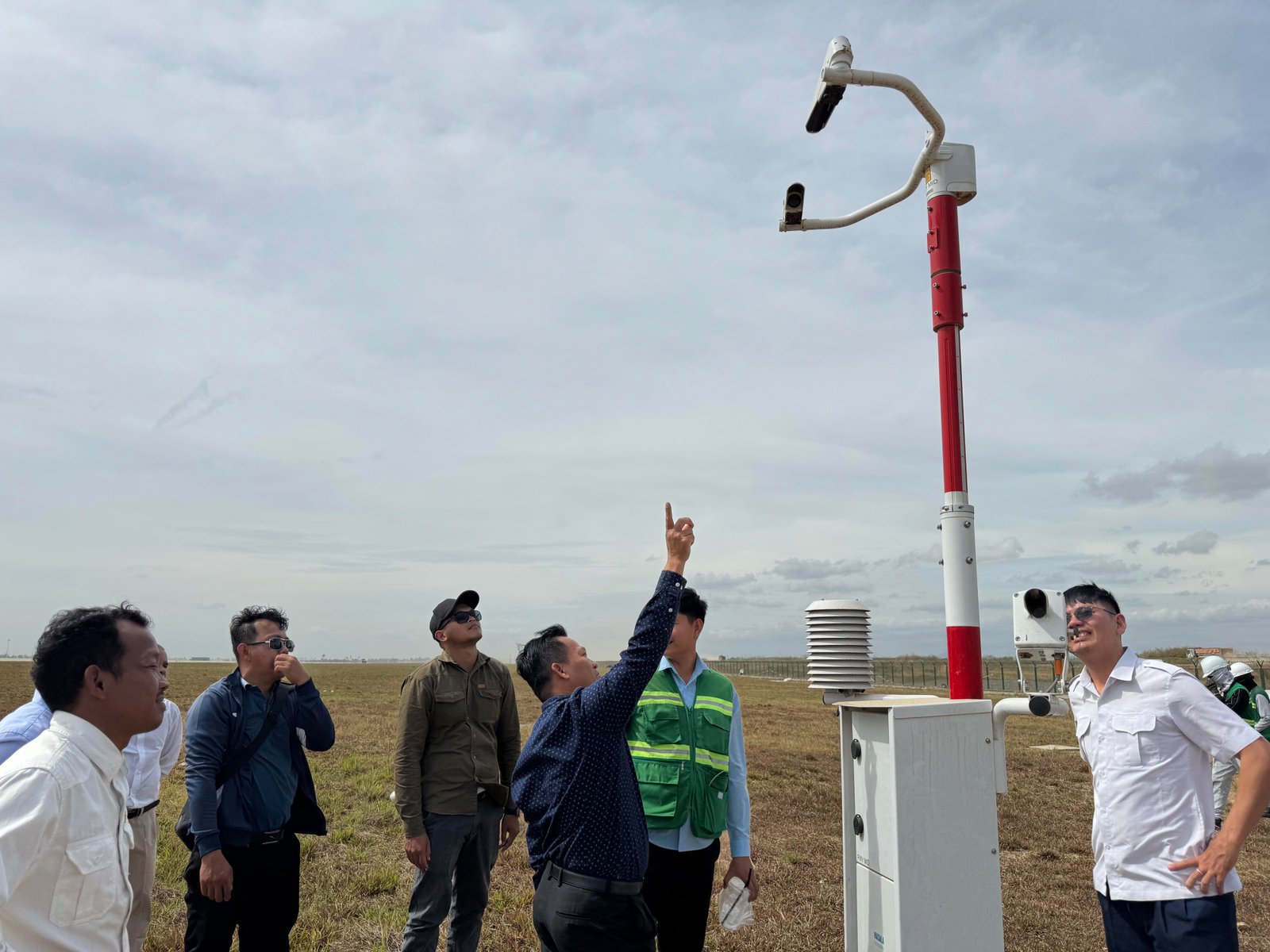 សកម្មភាពចុះត្រួតពិនិត្យទីតាំង និង ការតម្លើងឧបករណ៍ឧតុនិយមនៅអាកាសយានដ្ឋានអន្តរជាតិតេជោ Image 153