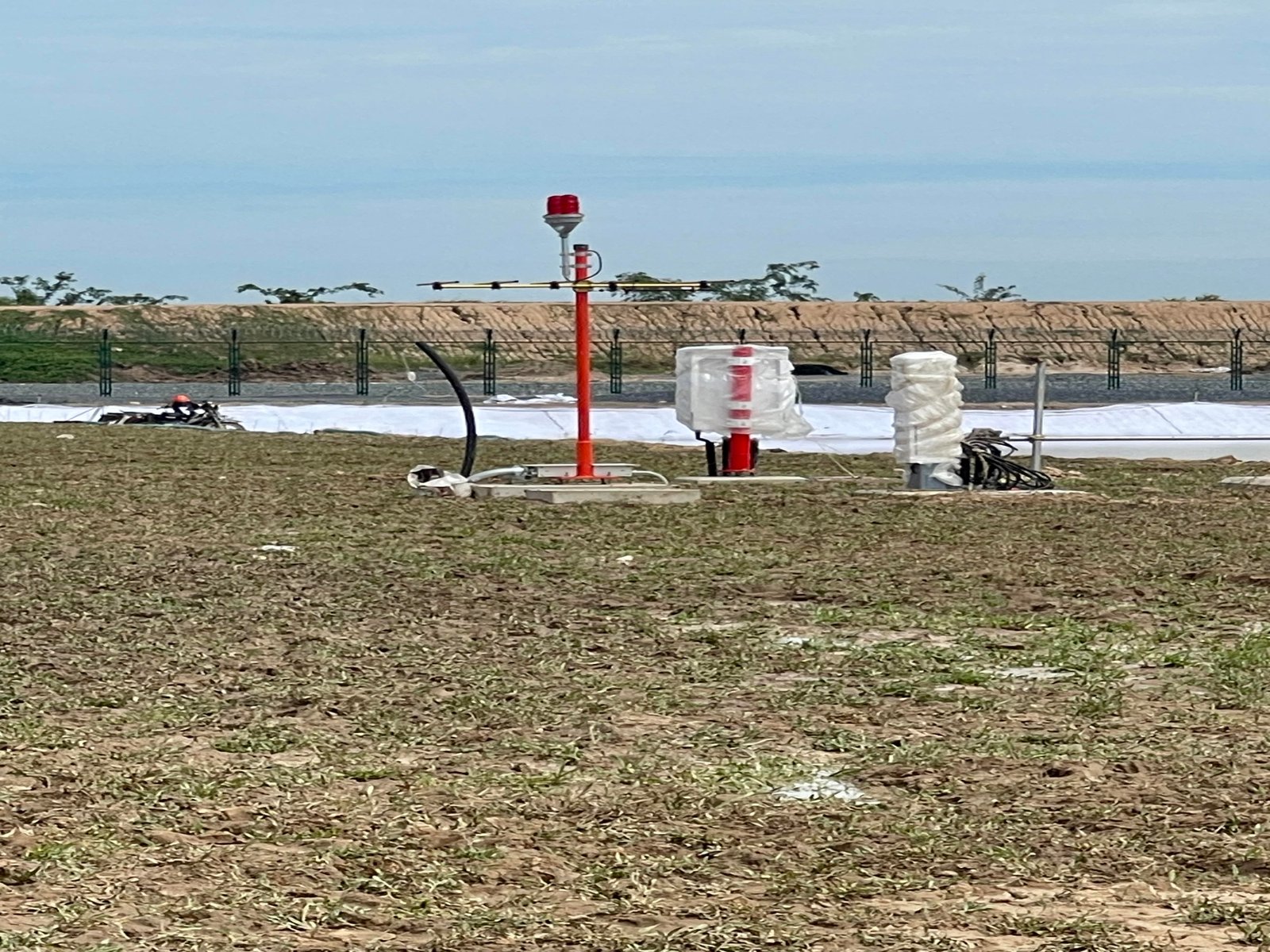 សកម្មភាពចុះត្រួតពិនិត្យទីតាំង និង ការតម្លើងឧបករណ៍ឧតុនិយមនៅអាកាសយានដ្ឋានអន្តរជាតិតេជោ Image 172